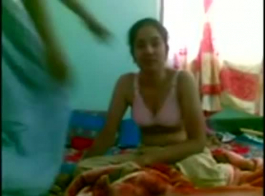 سيدة بنجلاديش منقاد مارس الجنس