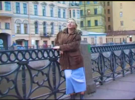 ناضجة، امرأة سمراء الروسية تحصل مارس الجنس من الصعب في موقف أسلوب هزلي، في المنزل.