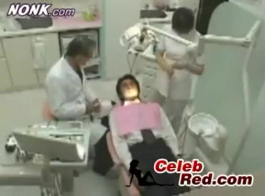 ممرضة يابانية جذابة مارس الجنس من قبل الكاميرامان في المكتب.